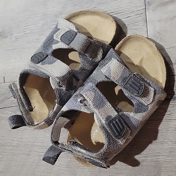 Toddler Shoes - Picture 2 of 7